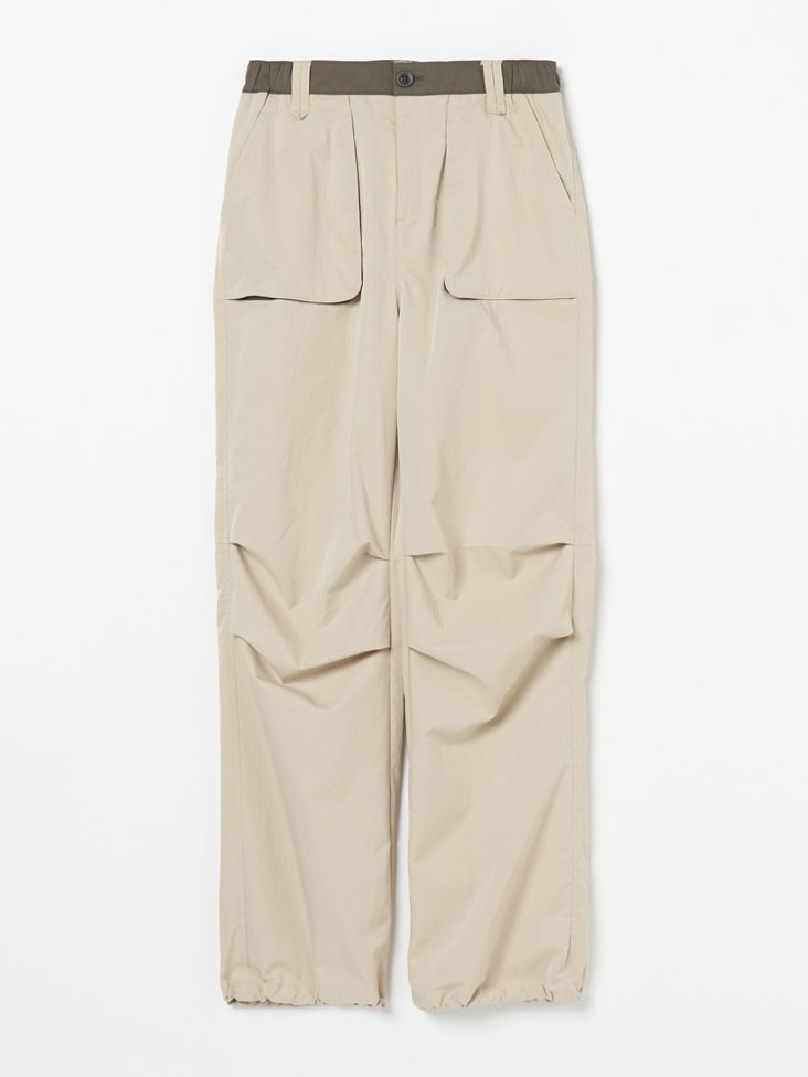 ライトベージュ