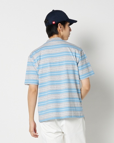 グレー