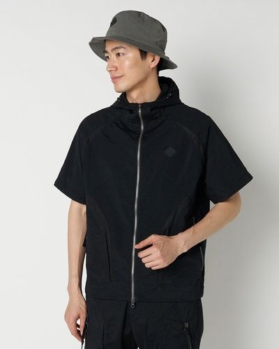 ブラック