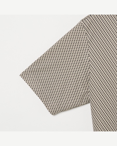 ライトベージュ