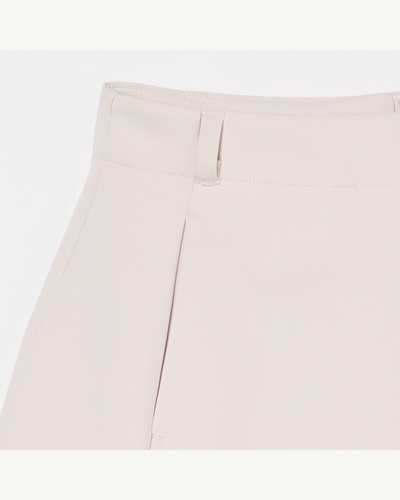 ライトベージュ