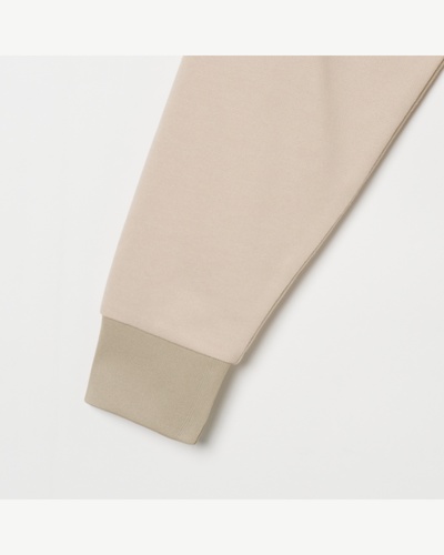 ライトベージュ