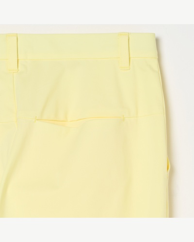 ライトイエロー