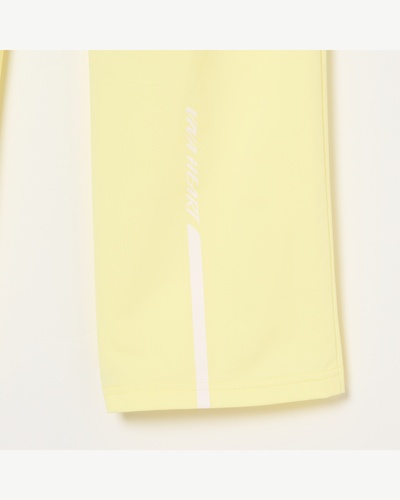 ライトイエロー