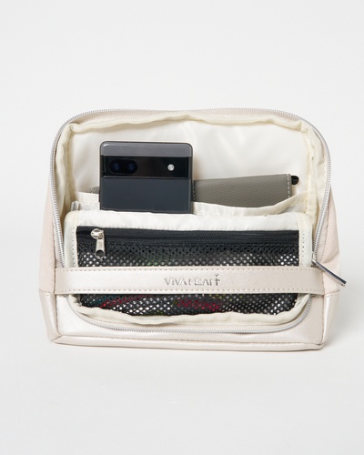 ライトベージュ