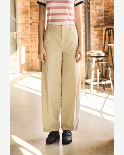 ライトベージュ