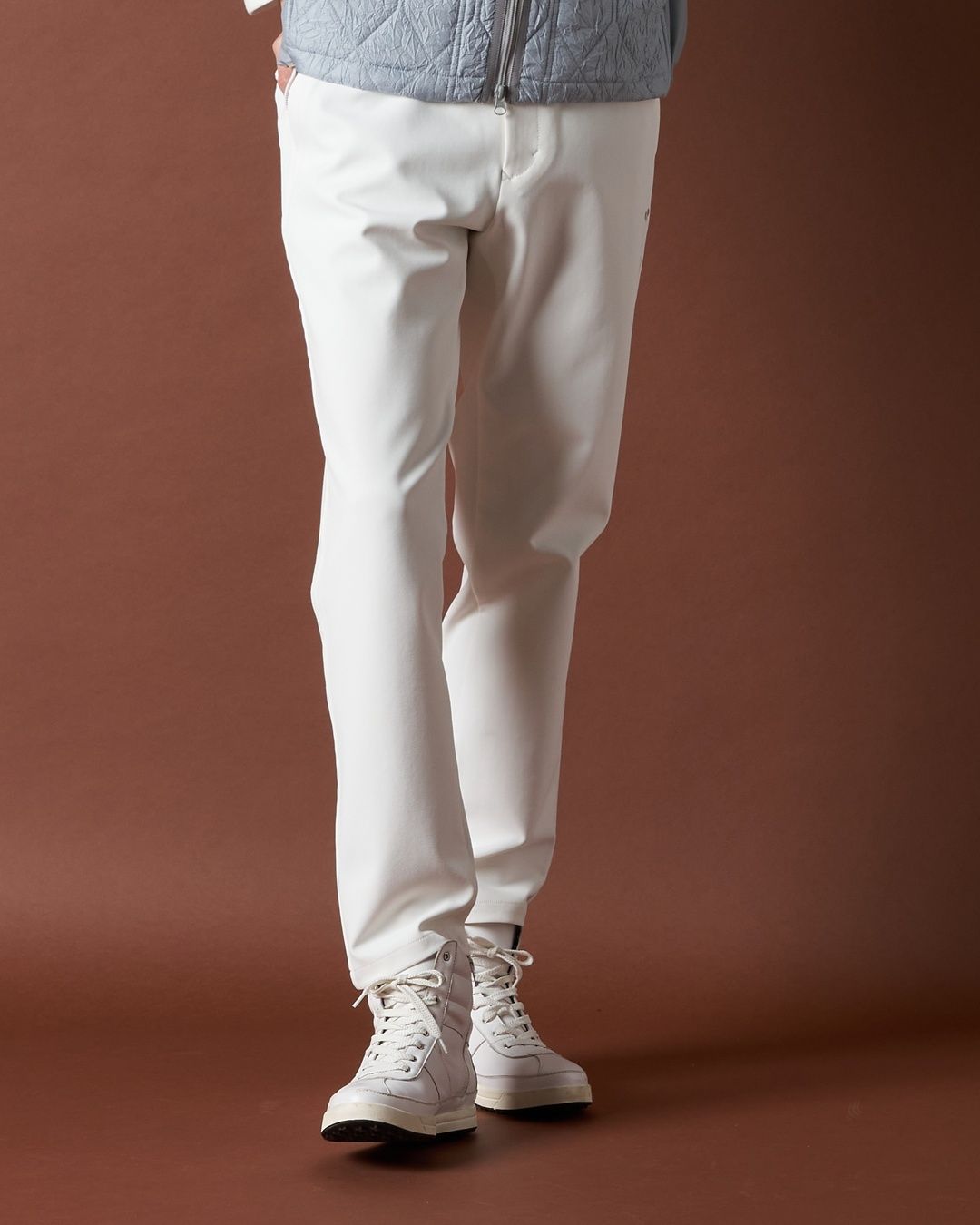 オフホワイト