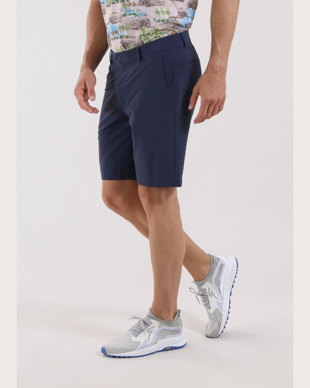 CHERVO（シェルボ）軽量撥水ストレッチショートパンツ