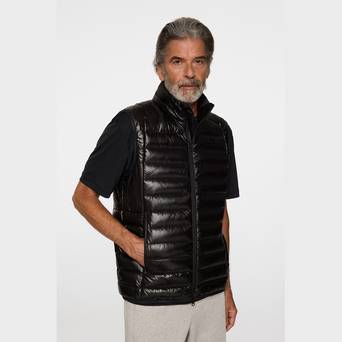 J.LINDEBERG（ジェイリンドバーグ）軽量ダウンベスト